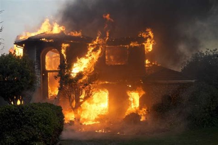 2 dead, homes destroyed in Southern California wildfires | News, Sports, Jobs