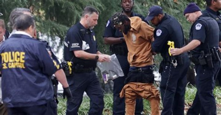 5 dead in Texas 'execution-style' shooting, suspect armed with AR-15 is on the loose