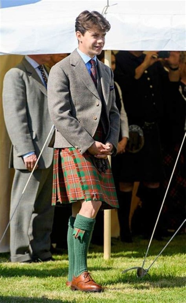 8 photos of royals wearing kilts in long-standing Scottish tradition
