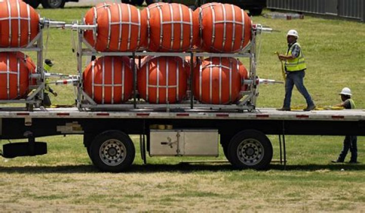 Abbott’s buoys in Rio Grande | News, Sports, Jobs