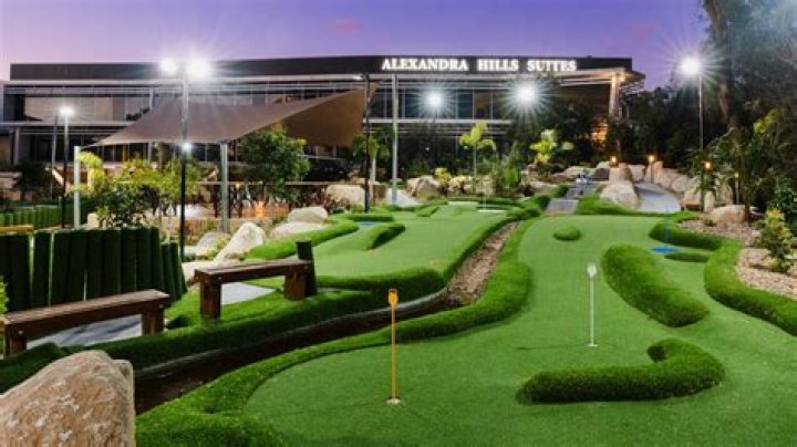 Alexandra Hills Hotel Putt Putt Course