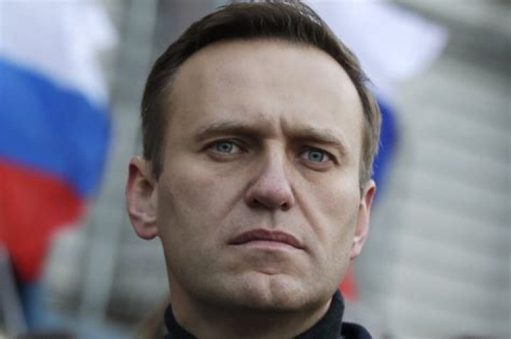 Alexei Navalny: Russian opposition leader located 3 weeks after contact lost