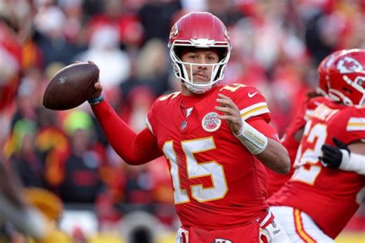 Analysis: Kansas City Chiefs still in AFC West driver's seat despite so many blunders, butterfingers