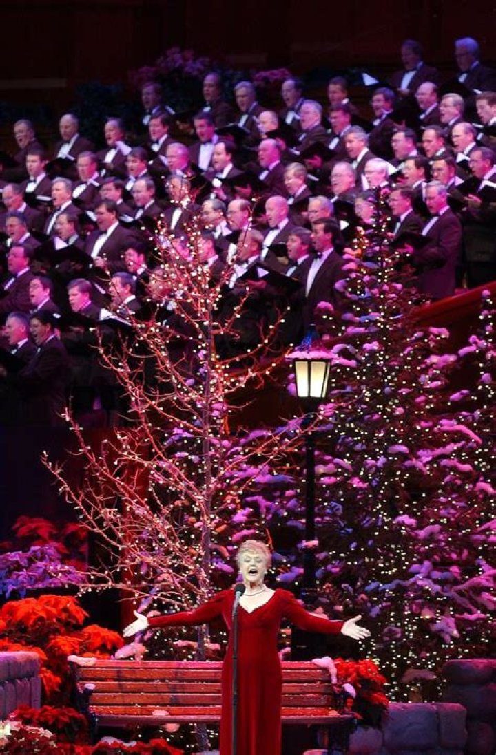 Angela Lansbury performed with the Tabernacle Choir in 2001