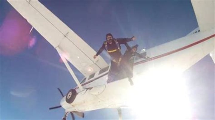 Arron Toepfer: Instructor dies saving skydiver Christopher Rantall in Torquay incident