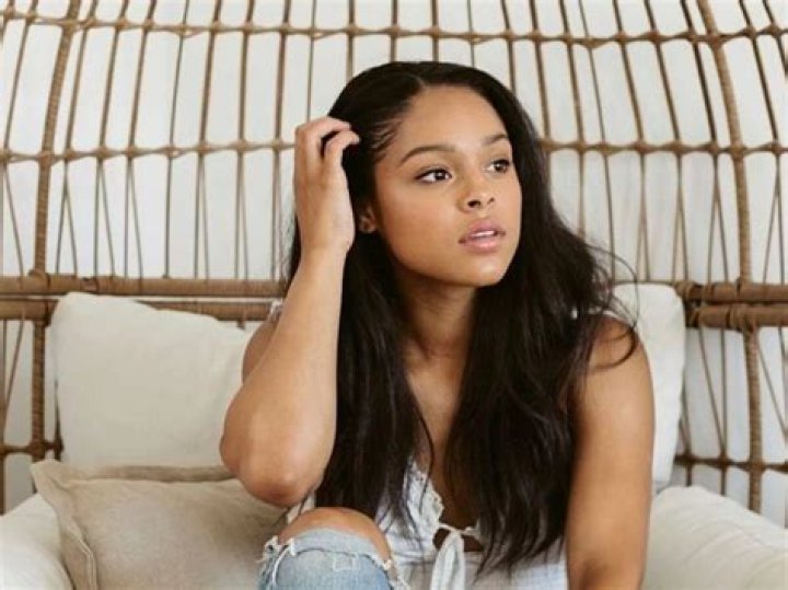 Ash Santos Biography