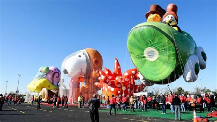 At Macy’s Thanksgiving Day Parade, all but 1 balloon braved the wind, flew successfully