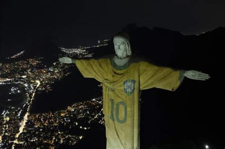 Brazil pays tributes to Pelé one year after his death