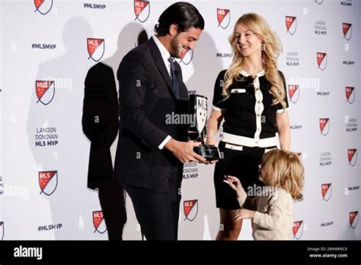 Carlos Vela Wife, Girlfriend, Age, Height, Weight, Net Worth