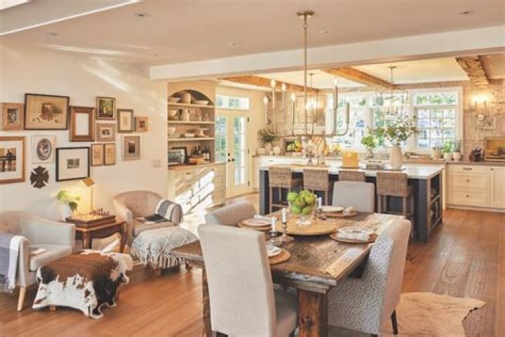 Carolyn MacKenzie invites Hello! Canada into her gorgeous French farmhouse-inspired home