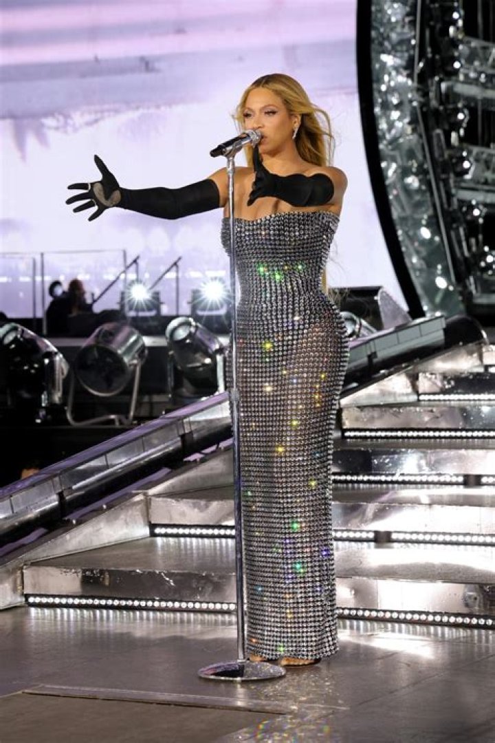 Carrie Underwood's memorable stage outfit revisited as star pulls off the perfect fashion look