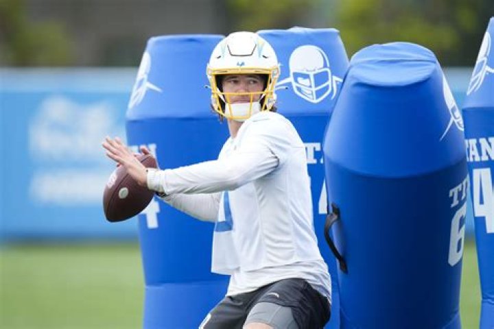 Chargers, QB Justin Herbert agree to 5-year extension worth $262.5 million, AP source says