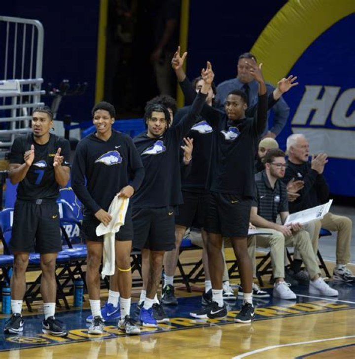 Charleston (SC) visits Hofstra following Thomas' 24-point game