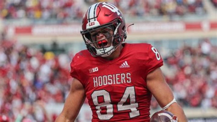 Chiefs remain hot favourites but don't count out Crusaders