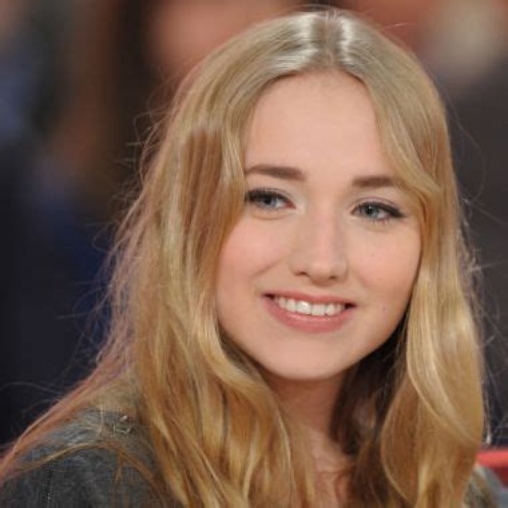 Chloe Jouannet Biography