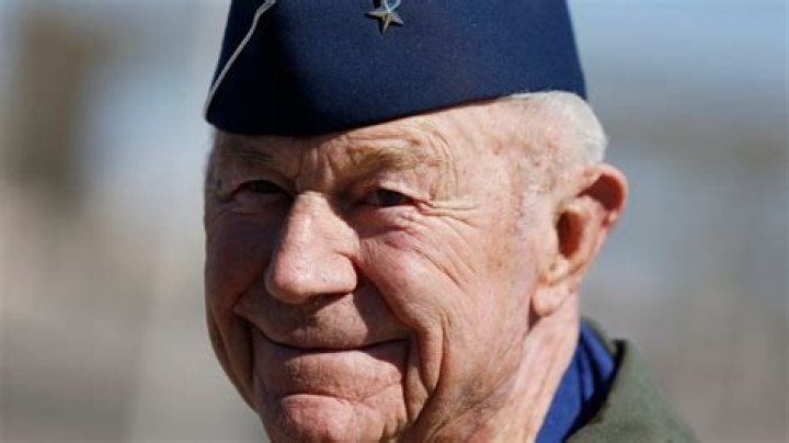 Chuck Yeager, 1st to break sound barrier, dies at 97