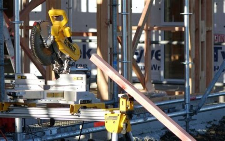 Companies offer job to migrants hit in ELE group collapse