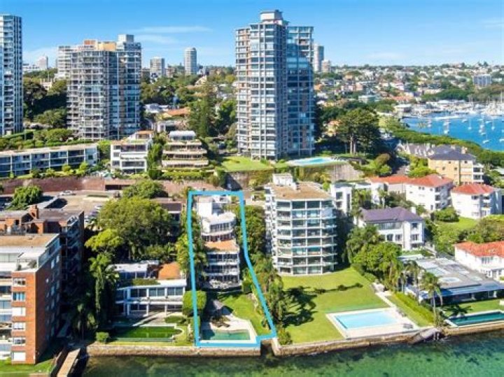 Darling Point home sells for $17.15m, $2m over price guide, at closed auction
