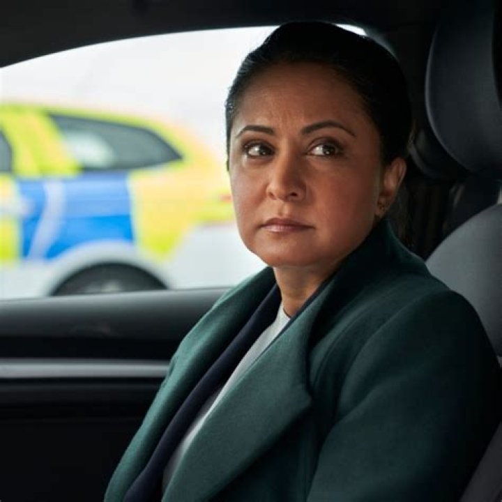 DI Ray viewers spot plot hole in episode two