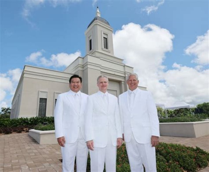 Elder Bednar dedicates first temple in Guam, asking members to ‘connect Jesus Christ with the temple’