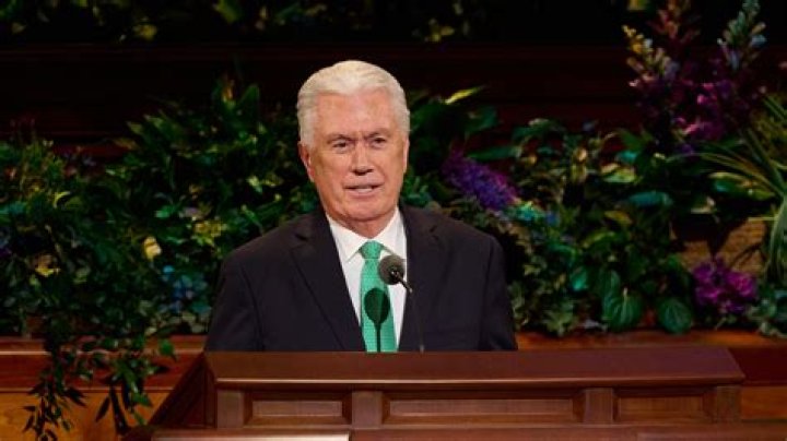 Elder Uchtdorf views God's creations from lofty heights
