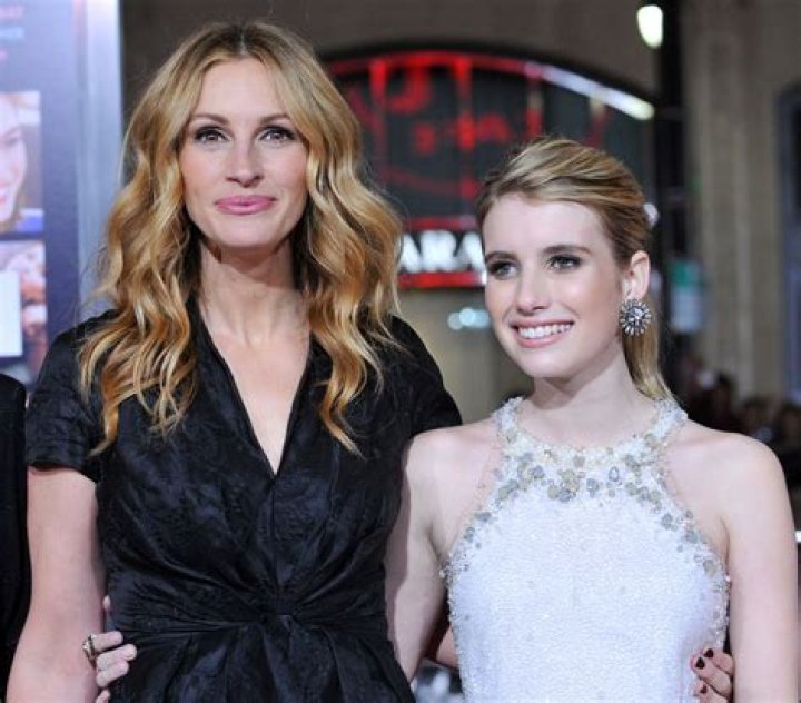 Emma Roberts just twinned with aunt Julia Roberts' iconic red dress moment in Pretty Woman