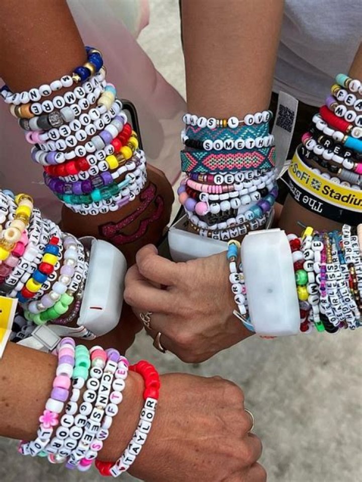 Eras Tour: Australian Taylor Swift fans are rushing to Spotlight to make friendship bracelets