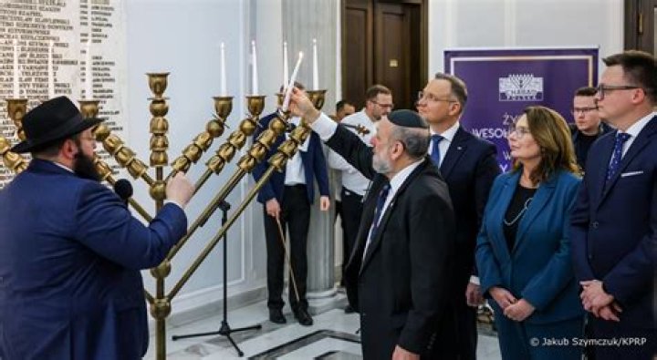 Far-right MP extinguishes Hanukkah candles in Polish parliament