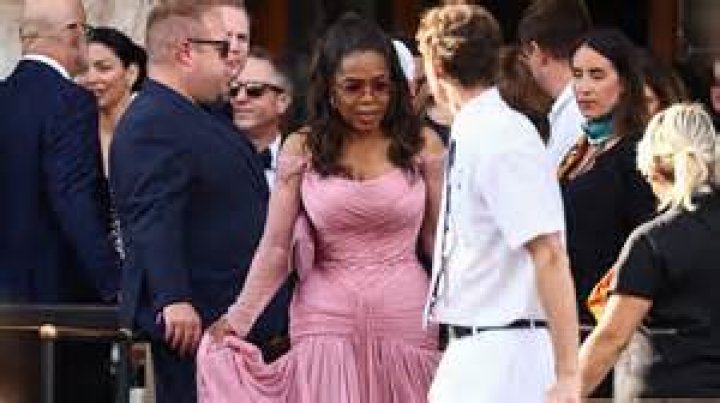 Gayle King offers update on Oprah Winfrey's health after hospital admission