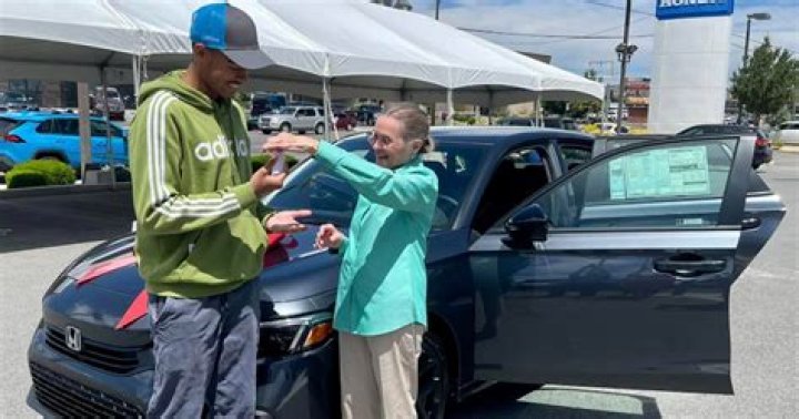 Graduating senior from Damonte Ranch High School wins annual Honda Civic giveaway | News