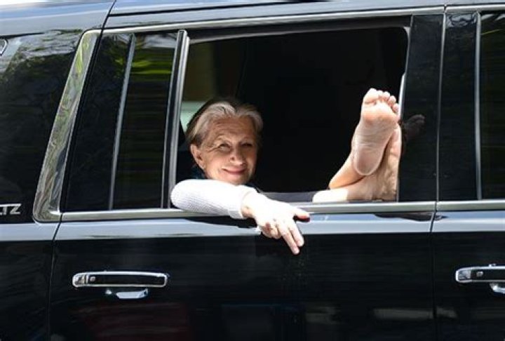 Helen Mirren sticks bare feet out of car window following Tony win