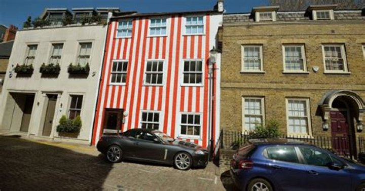 Incredible story of £15m red and white striped home in Kensington that caused bitter feud between neighbours