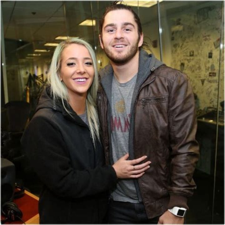 Jenna Marbles Net Worth, Boyfriend, Career, Personal Life & Biography