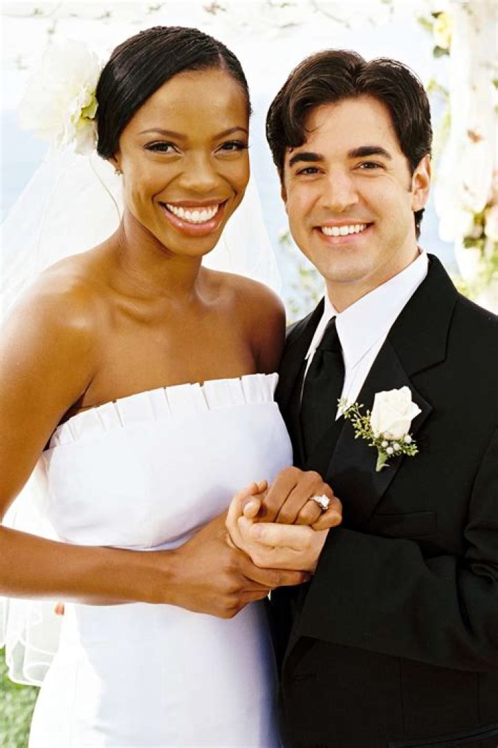 Jill Marie Jones Bio, Bride, Husband, Net Worth