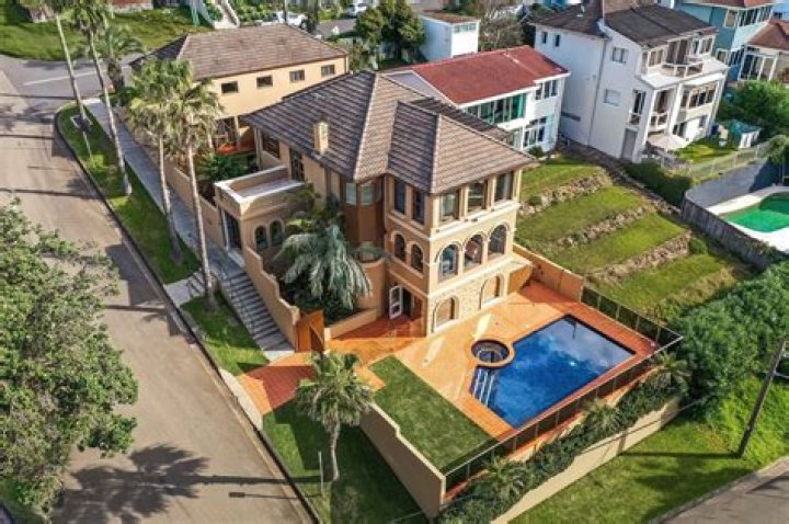 John Keith, the bigtime plumber, and his wife, Lana list $15 million hillside Maroubra home