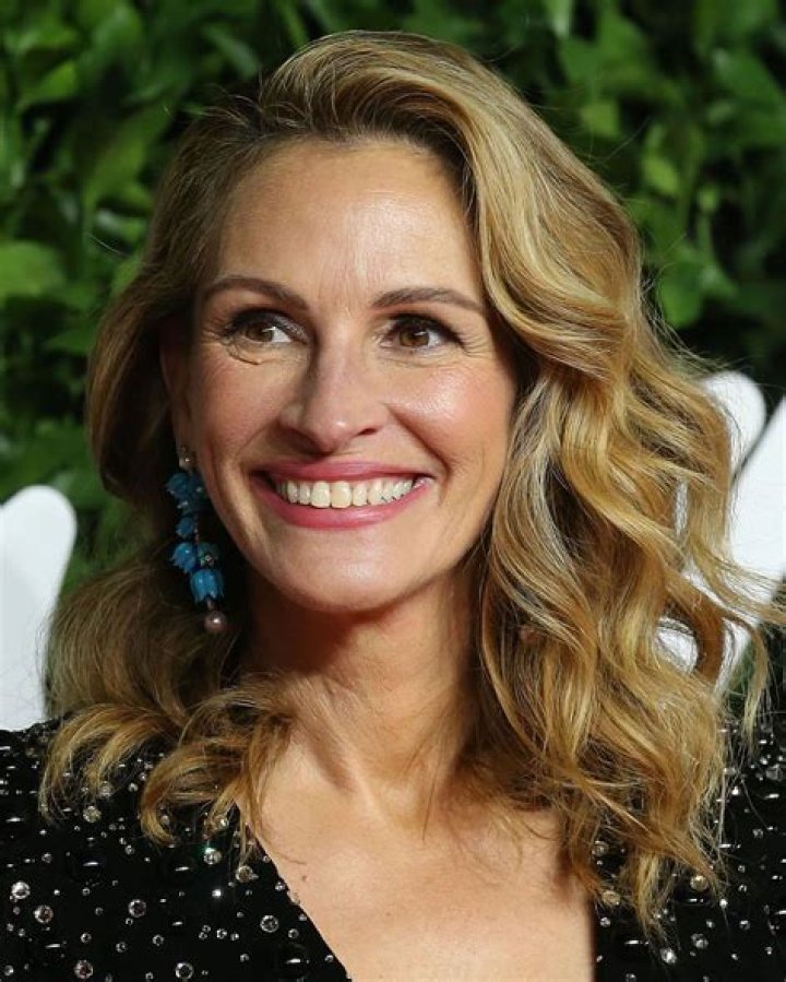 Julia Roberts is glowing in gorgeous rare selfie as she shares 'grateful' post