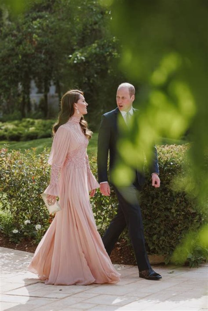 Kate Middleton glows in nude pink lacy gown at Jordanian royal wedding