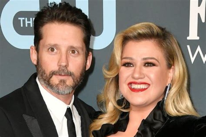 Kelly Clarkson and ex-husband Brandon's 4,200-acre estate wedding and 'rough' divorce