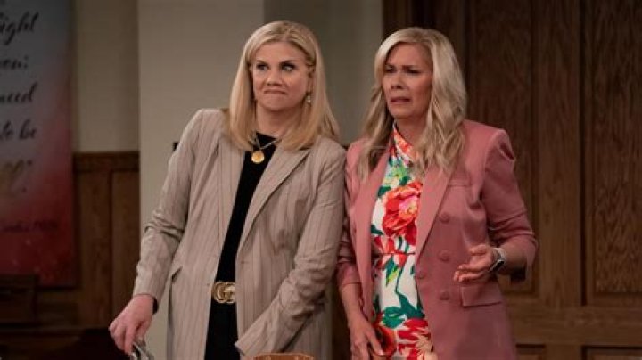 Kristen Johnston – Bio, Height, Weight, Mom, Partner, Net Worth