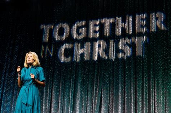 Let Jesus Christ ‘mind the gap,’ President Johnson tells YSAs