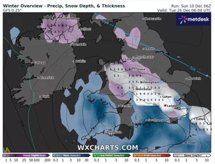 London so close to a white Christmas as snow finally forecast
