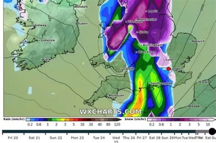 London weather: Coldest night for 12 years recorded as temperatures drop to -8.4C making UK capital chillier than Russia