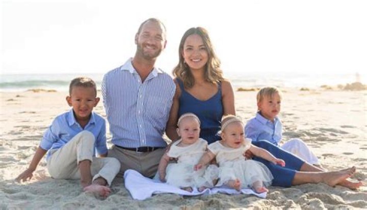 Nick Vujicic Cause of Limbs Loss, Wife, Children, Net Worth, Family, Quotes