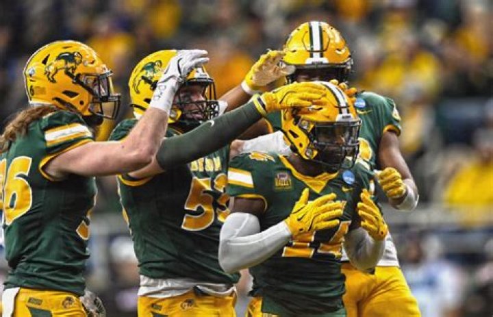 North Dakota beats rival NDSU for 1st time in 20 years, 49-24