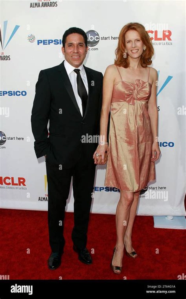 Oscar Nunez Biography, Wife, Net Worth, Know if he is Gay or Straight?