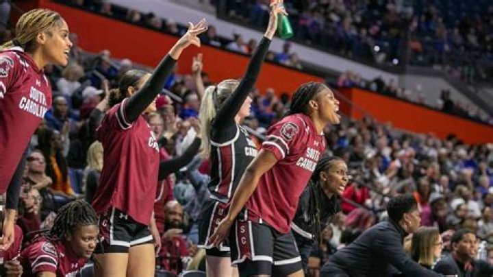 Paopao scores 17 as top-ranked South Carolina cruises past Florida 89-66 in SEC opener for both