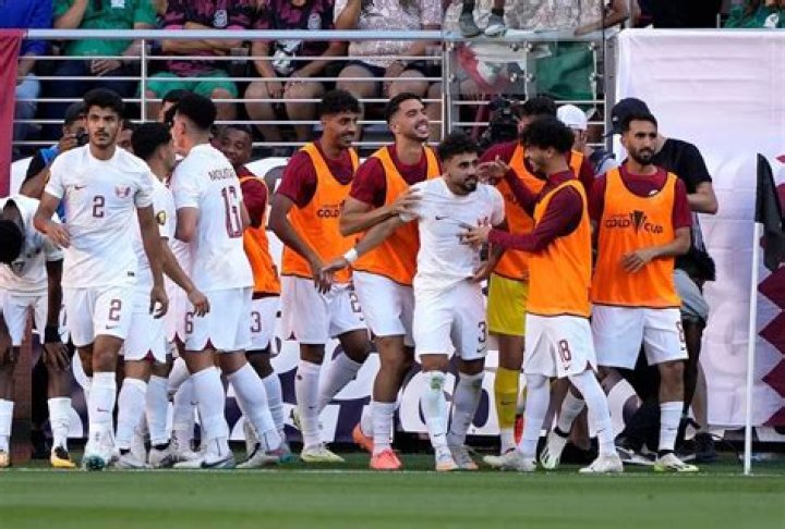 Qatar beats Mexico 1-0, and both nations advance to CONCACAF Gold Cup quarterfinals
