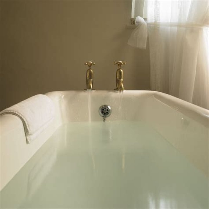 Randall Cunningham's Son, 2, Drowns in Hot Tub