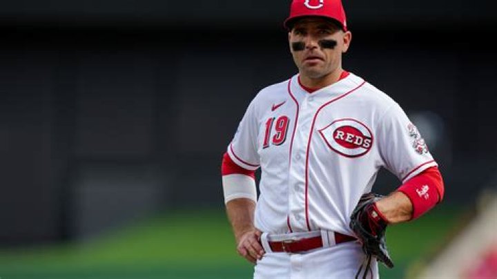 Reds decline $20M option on Joey Votto, likely ending Cincinnati career after 17 seasons