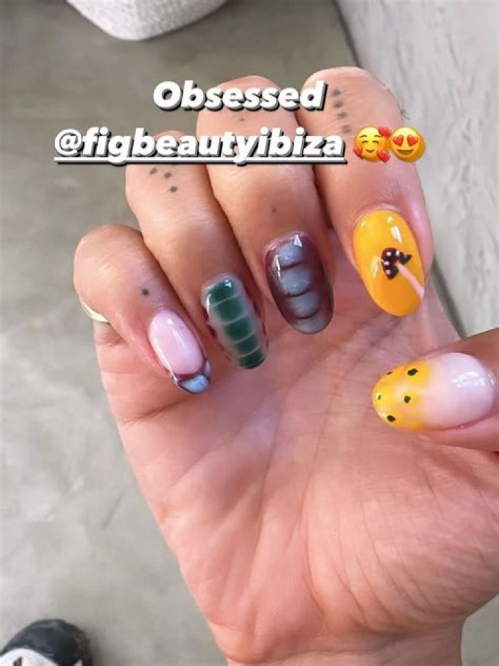 Rita Ora's 'weird girl' manicure is our current end-of-summer nail obsession